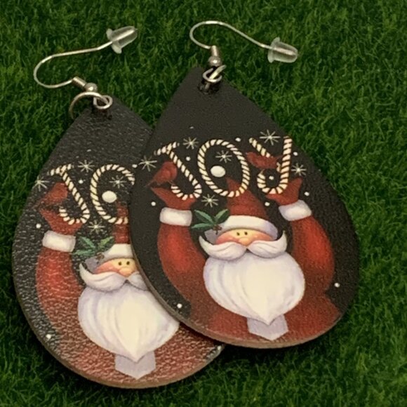 Santa Earring, Christmas Earring, Santa Claus Earring, Gift Idea, Holiday - Picture 3 of 4